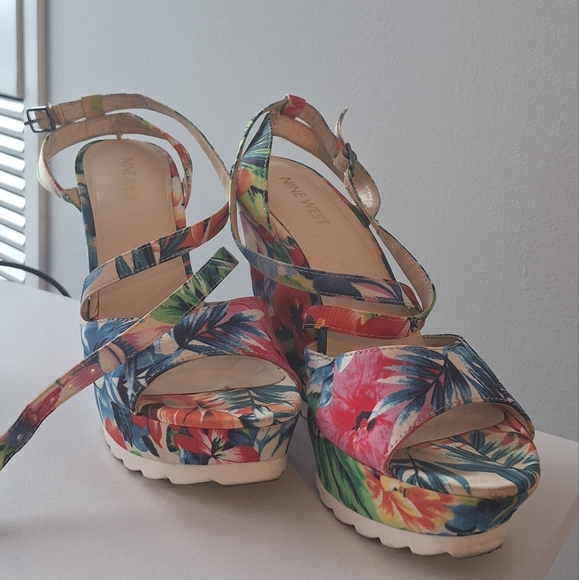 Ninewest, Size 7.5, Floral 4-inch heels - Picture 4 of 6